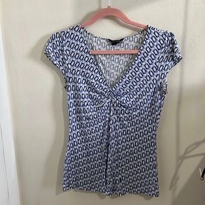 Adorable shirt with v-neck